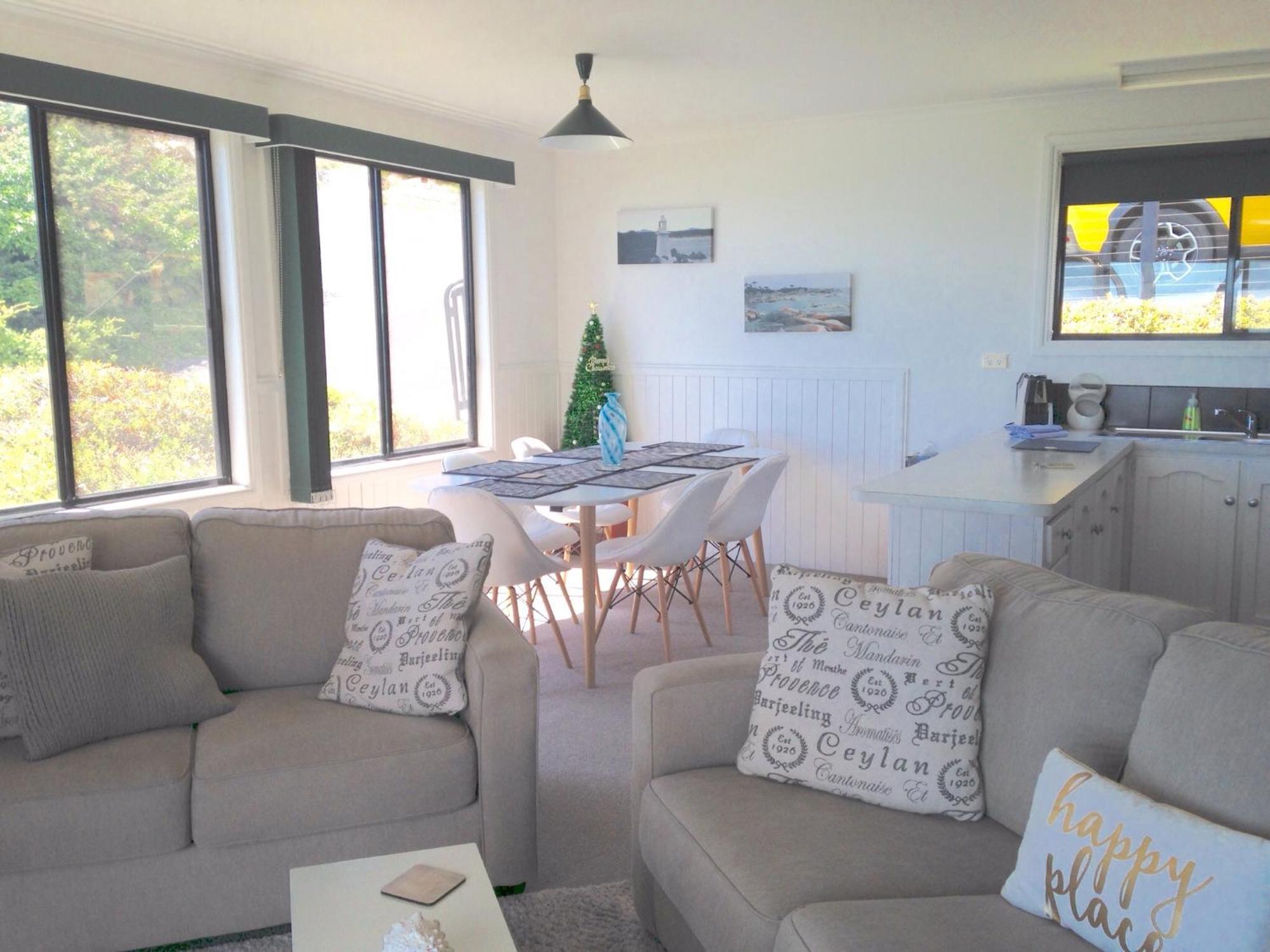 Kingfisher Cottage Beachfront At The Binalong Bay Dış mekan fotoğraf